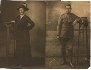 Adriana Pieternella de Graaf-Paans and Karel de Graaf-1917.jpg (14651 bytes)