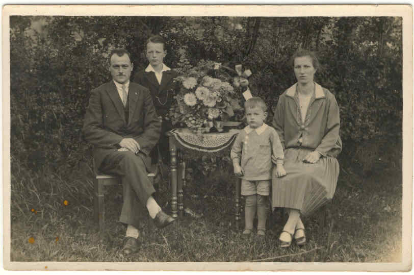 Fam. H.de Graaf-Paans (2).jpg (44968 bytes)